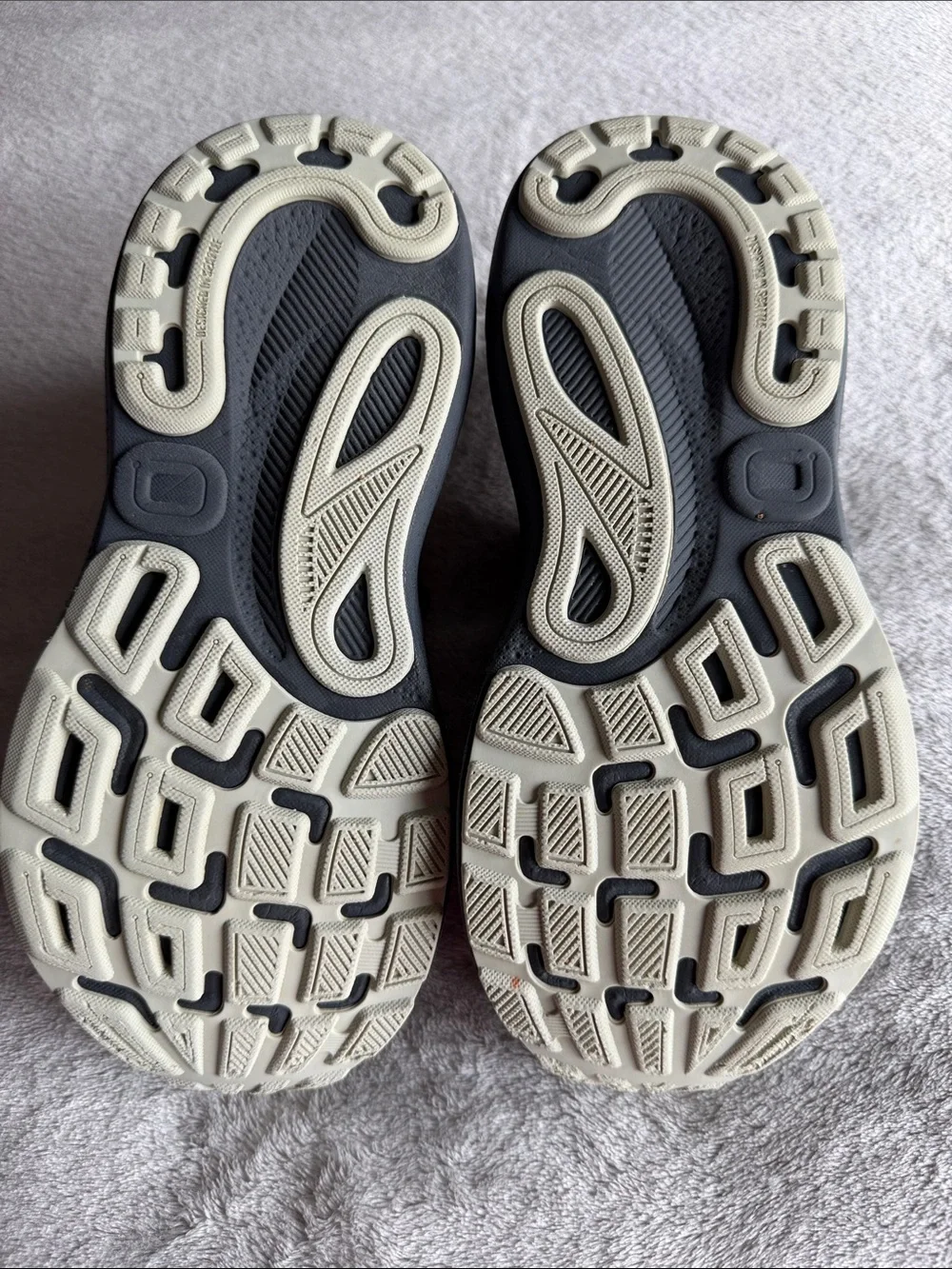 Brooks Adrenaline GTS Running Shoes. Sz 6.5 Wide. Gray. Good tread. Lightweight.